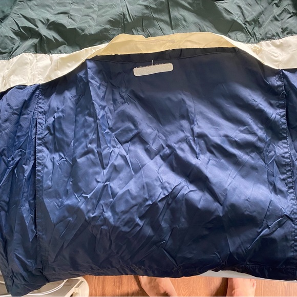 Mens Volcom windbreaker - Picture 3 of 3